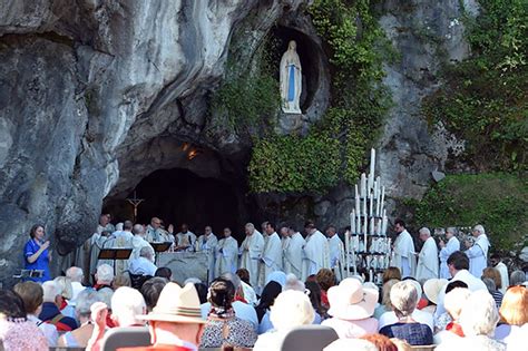Thematic photo of pilgrims and sick people in Lourdes