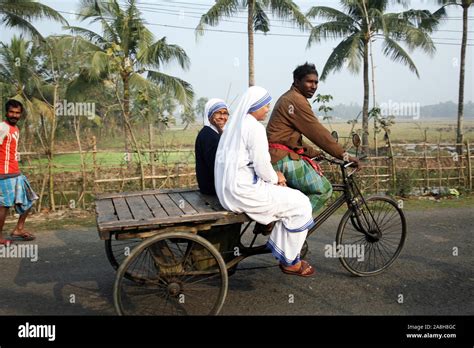 Foto storica delle prime Missionarie della Carità in India