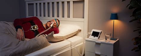 Illustrazione di un dispositivo moderno per la diagnostica del sonno con funzionalità avanzate.