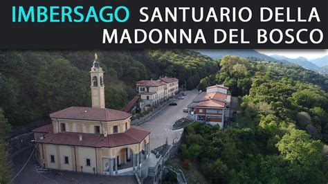 Veduta esterna del Santuario della Madonna del Bosco con giovani riuniti per un evento