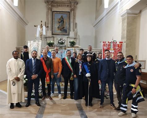Pellegrini in cammino verso il Santuario della Madonna dell'Alto durante una celebrazione