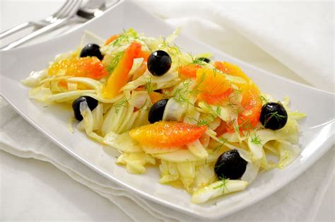fotografia di insalata di finocchi e arance