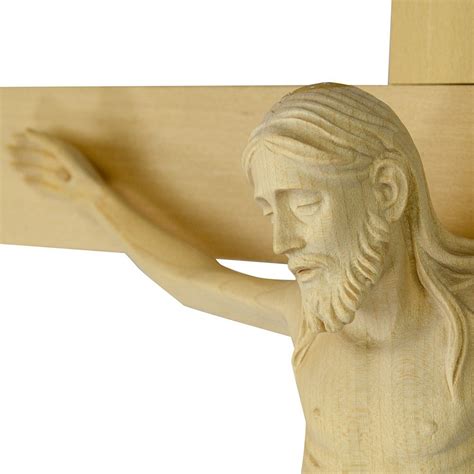 Vari modelli di crocefissi di legno in stile classico, romanico e stilizzato