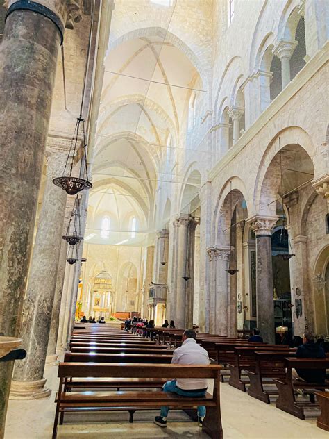 Interno della Cattedrale di Mérida con il Cristo dell'Unità