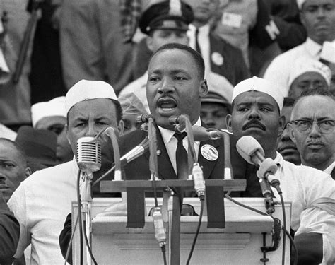 Martin Luther King Jr. mentre pronuncia il discorso 