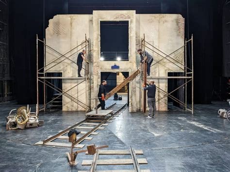 Terry Gilliam a lavoro sulla scenografia di Brian di Nazareth