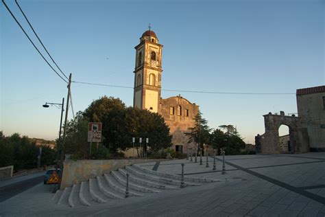 Interno della Chiesa di San Pietro a Tuili e l'organo Mancini