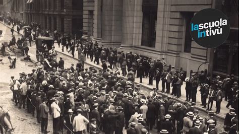 Fotografia di folla a Wall Street dopo il crollo