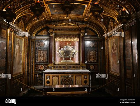Dettaglio dell'altare maggiore o del reliquiario di San Marziano nella Cattedrale di Tortona