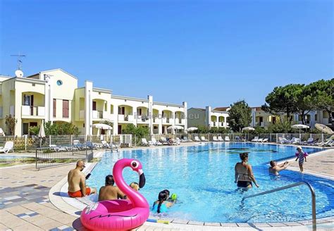 Villaggio Girasoli Bibione, piscina e area giochi