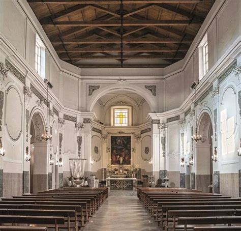 Interno della Chiesa di San Bartolomeo Apostolo a Rovigo, vista sulla navata