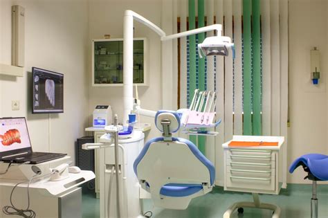 Esterno o interno di una clinica odontoiatrica moderna e accogliente