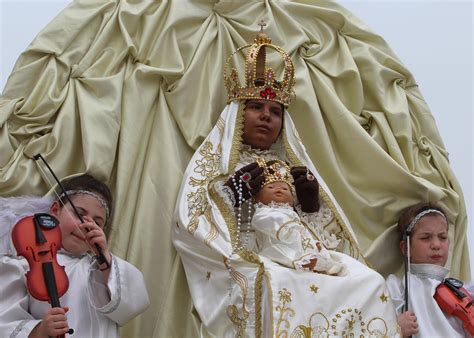 Icona della Madonna della Rosa incoronata con giglio