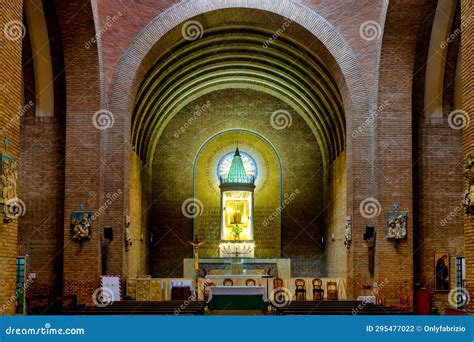 Interno della Chiesa del Cuore Immacolato di Maria a Pescara, con particolare della cupola
