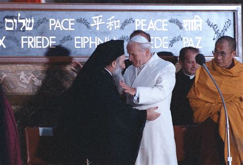 Foto storica dell'incontro di Assisi del 1986 con San Giovanni Paolo II e leader religiosi