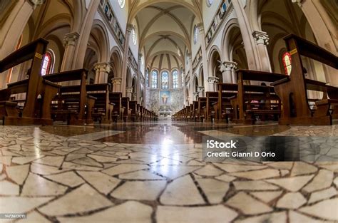 Interno della Chiesa del Sacro Cuore di Gesù a Taranto