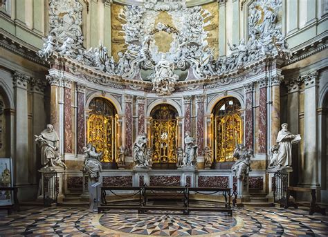 Foto interna della cappella delle reliquie di Santa Margherita da Cortona