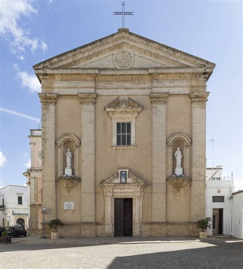 Foto della facciata della Chiesa Matrice di San Martino a Taviano
