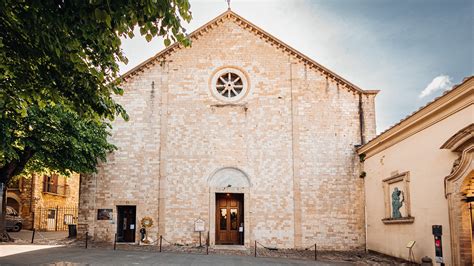 Foto esterna del Santuario della Spogliazione di Assisi, con la facciata principale