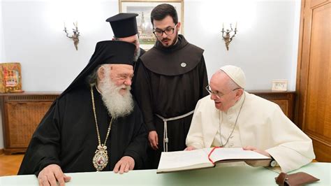 Fotografia dell'incontro tra Papa Francesco e l'Arcivescovo Ieronymos II