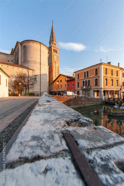 Facciata del Duomo di Sant'Andrea Apostolo a Portogruaro