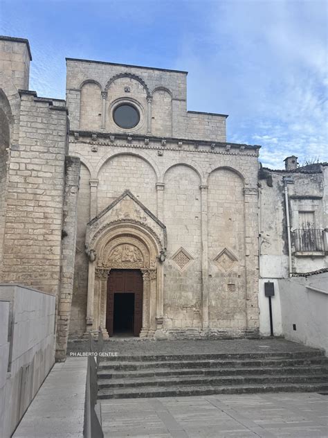 Foto della facciata della Chiesa Santa Maria delle Vittorie a Bari