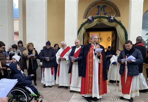 Foto della Via Crucis inclusiva ad Amendolara con Mons. Francesco Savino