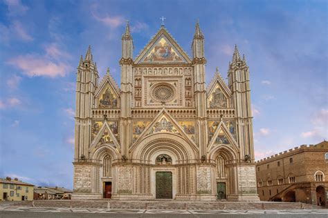 Facciata della chiesa di Santa Maria Assunta ad Adria