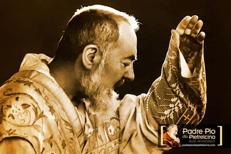 Un'immagine della mano di Padre Pio, che mostra l'assenza delle stigmate.