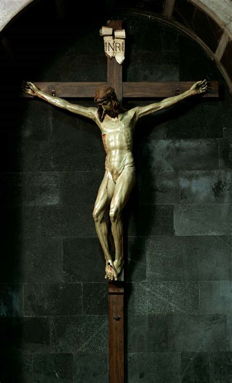Sintesi visiva dei diversi stili e dettagli dei crocifissi di Giambologna