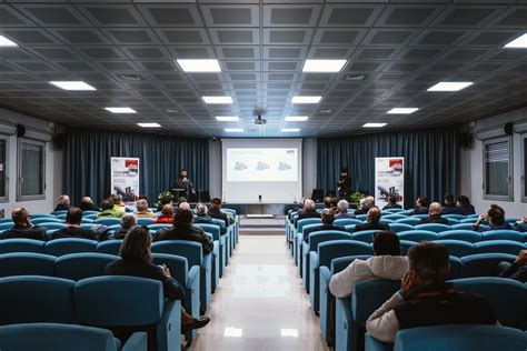 Foto degli interni del centro convegni attrezzato per eventi