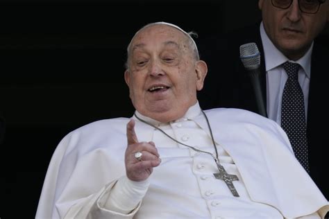 Foto storica che ritrae Suor Maria Bernardetta insieme a Jorge Mario Bergoglio