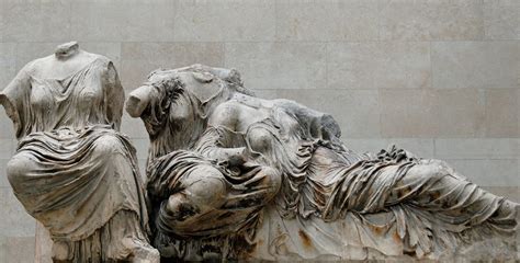Dettaglio delle figure femminili e del panneggio delle vesti nel dipinto.
