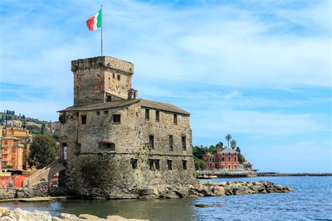 Funivia di Rapallo con vista sul mare