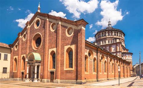 Interno della chiesa di Santa Maria delle Grazie, con particolare enfasi sugli altari o sulla tela centrale