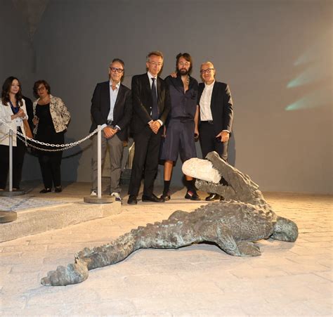 Foto storica o contemporanea del coccodrillo esposto nel Museo Baroffio all'interno della sua teca restaurata.