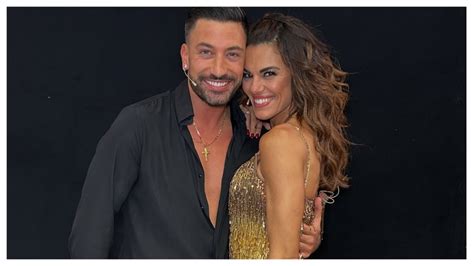 Foto ritratto di Giovanni Pernice durante una performance di danza sportiva
