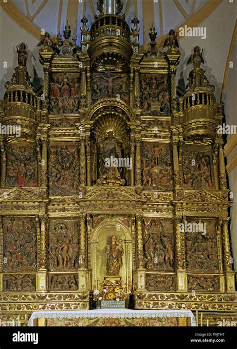 Foto della pala d'altare nella Chiesa di Santa Maria della Pietà con dettaglio dei Santi Anna e Gioacchino