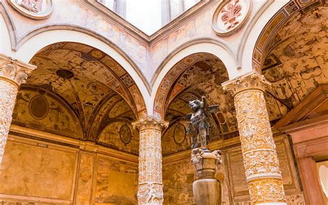 Dettagli scultorei e decorazioni dell'Abbazia di Melrose
