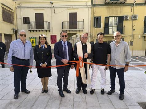 Foto storica di Danilo Dolci con i lavoratori a Partinico