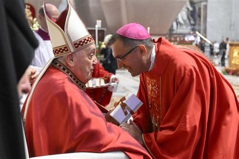 Foto dell'Arcivescovo Gherardo Gambelli durante una celebrazione liturgica