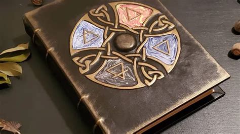 Illustrazione storica o riproduzione grafica di un grimorio del XVII secolo.