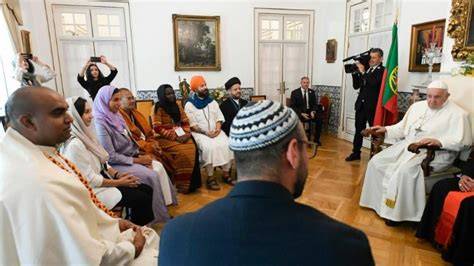 Tavolo di dialogo interreligioso con rappresentanti di diverse fedi