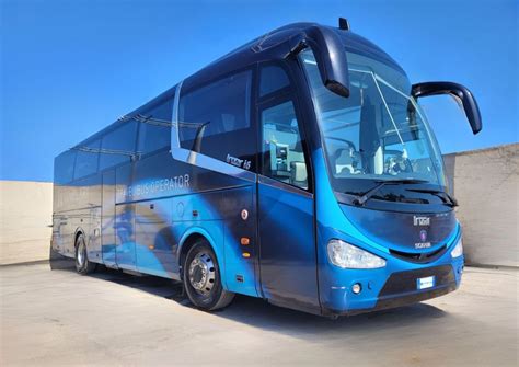 Foto di un moderno autobus Granturismo della Morandi Tour