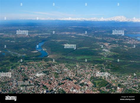 Veduta panoramica della città di Varese con i Sette Laghi