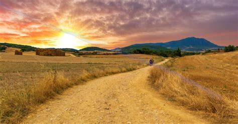 Immagine simbolica di un orizzonte o un cammino verso un futuro di speranza