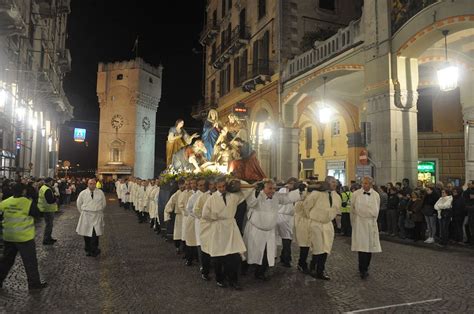 Foto storica o contemporanea della processione e della fiaccolata devozionale in onore della Madonna di Mezzagosto