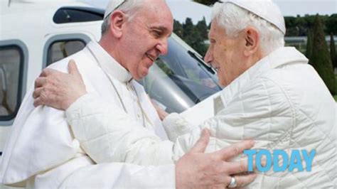 Incontro storico tra Papa Francesco e Papa Benedetto XVI