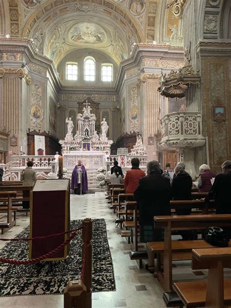 Affreschi dei vescovi nella sacrestia della Cattedrale