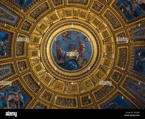 mosaico della cupola della cappella Chigi raffigurante Dio Padre circondato da pianeti